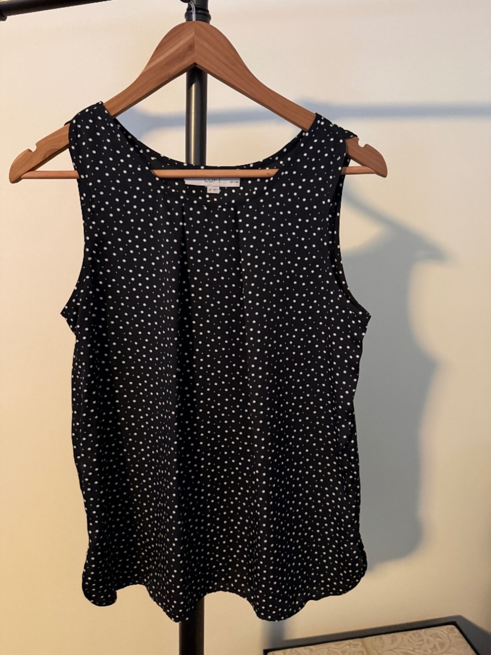 LOFT Black & White Polka Dot Pleat Front Sleeveless Blouse Shell
